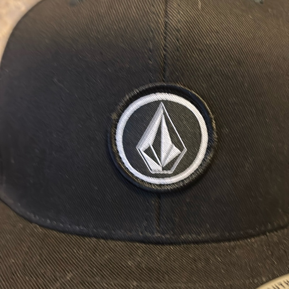 Volcom SnapBack Hat - Picture 4 of 7